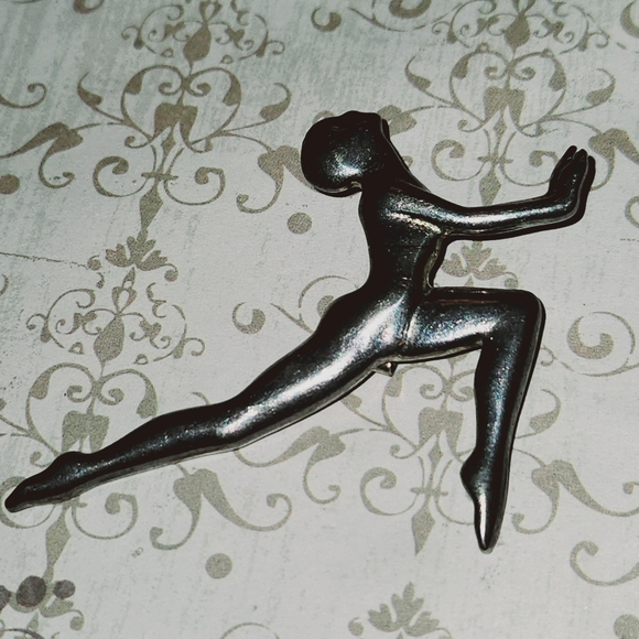 Vintage Figural  Metalware Gymnastics Themed Pin Brooch - Picture 2 of 3
